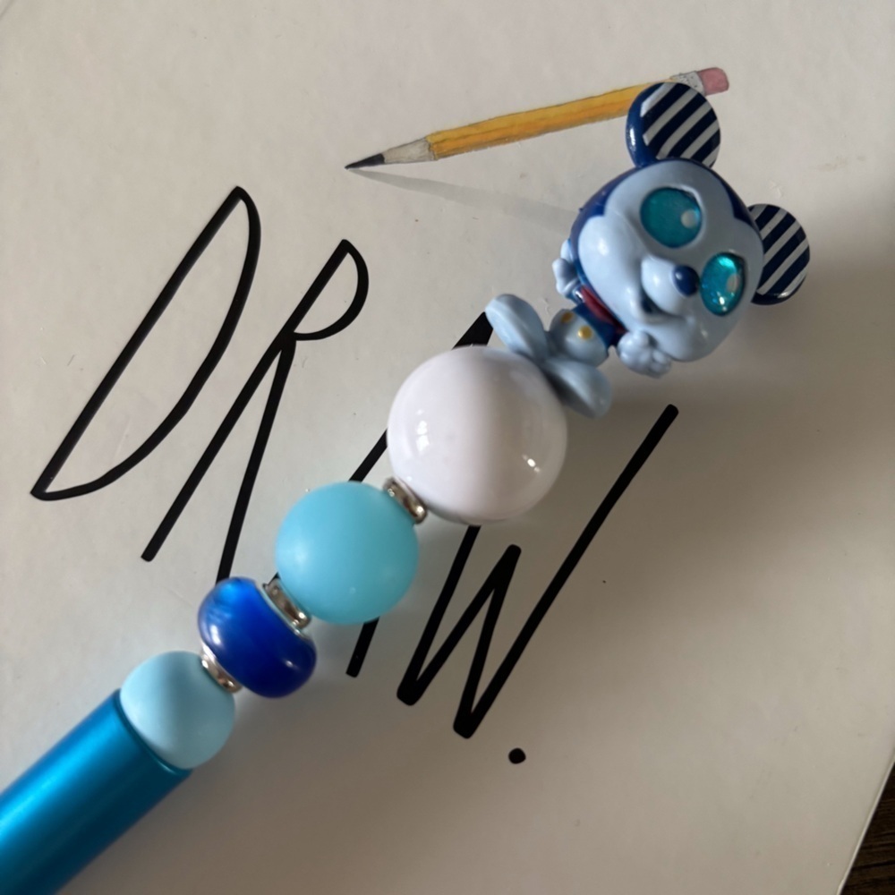 Disney Doorables: Mickey Mouse & Friends: Mickey Mouse handmade beaded pen